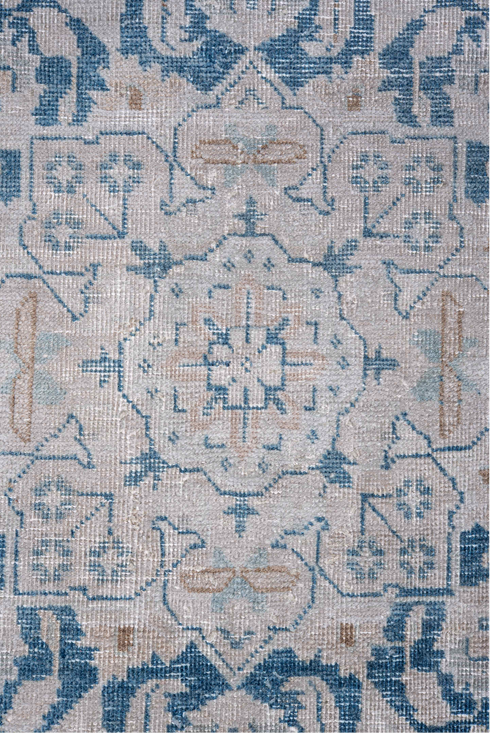 Vintage Meshed Area Rug (8' x 11')